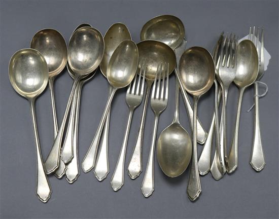 A part canteen of 1920s silver flatware by Mappin & Webb, 40.5 oz.